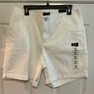 NWT ~ Womans Lee Walking Shorts Sz 16
